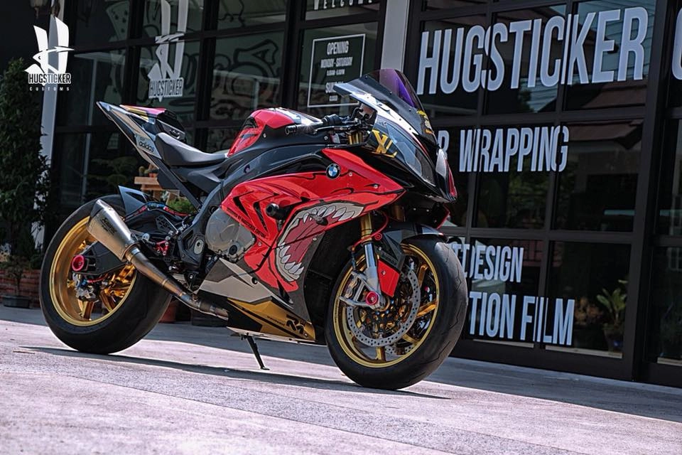 Bmw s1000rr vẻ đẹp tuyệt sắc với hình phong cá mập đỏ