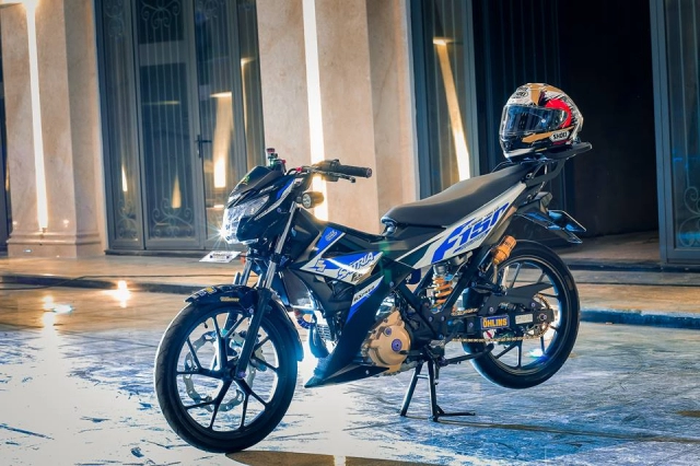 Bộ ảnh satria 150 độ kiểng khoe dáng trong đêm tối bí ẩn