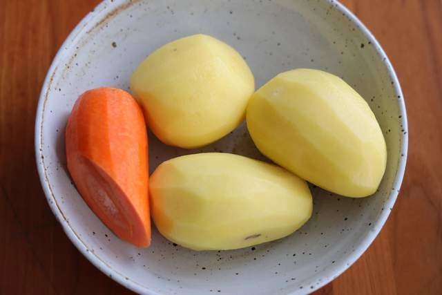 Cà rốt khoai tây không nấu canh đem làm thế này được món ăn sáng rẻ tiền lại cực ngon