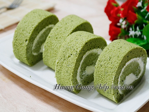 Cách làm bánh bông lan trà xanh cuộn kem tươi ngon