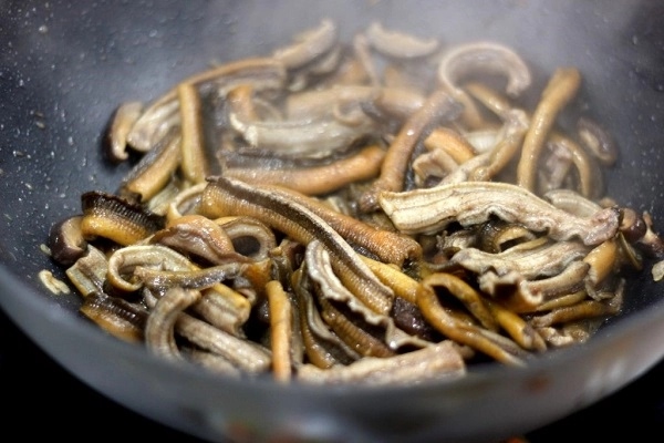 Cách nấu cháo lươn rau ngót cho bé ăn mãi không ngán