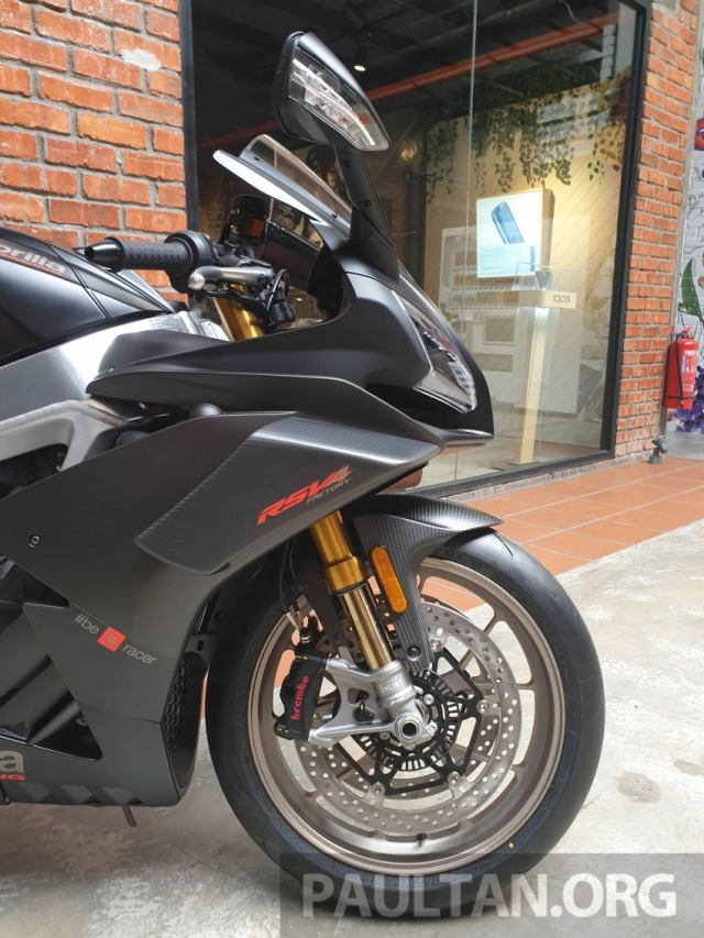 Cận cảnh aprilia rsv4 1100 factory 2019 với giá gần 1 tỷ vnd