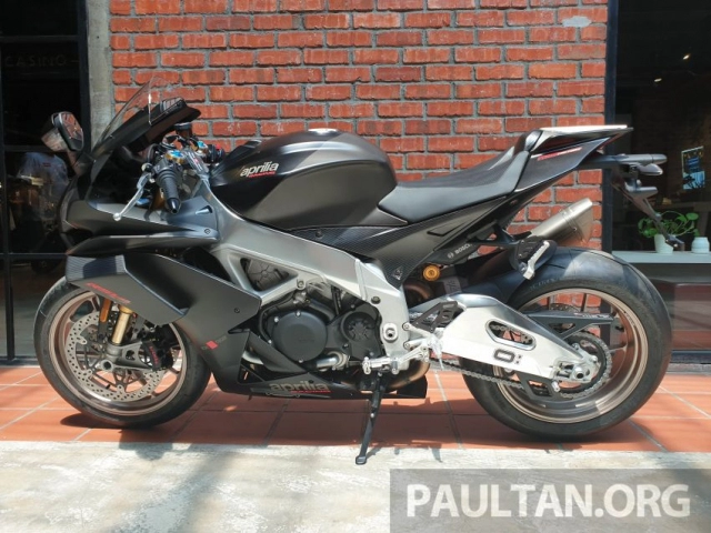 Cận cảnh aprilia rsv4 1100 factory 2019 với giá gần 1 tỷ vnd