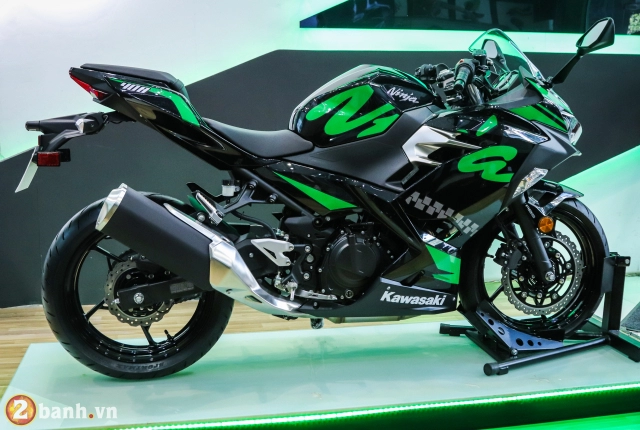 Cận cảnh ninja 400 abs 2019 tặng kèm tem độ giá không đổi