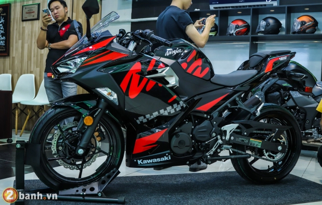 Cận cảnh ninja 400 abs 2019 tặng kèm tem độ giá không đổi