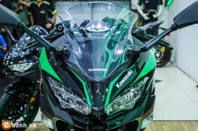 Cận cảnh ninja 400 abs 2019 tặng kèm tem độ giá không đổi