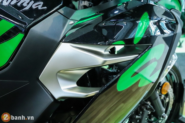 Cận cảnh ninja 400 abs 2019 tặng kèm tem độ giá không đổi