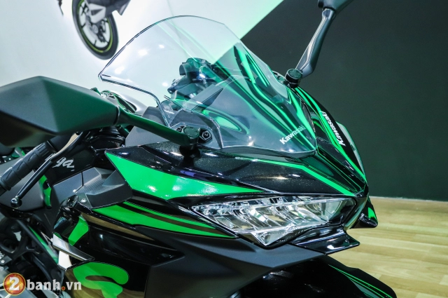 Cận cảnh ninja 400 abs 2019 tặng kèm tem độ giá không đổi