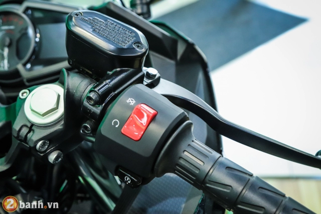 Cận cảnh ninja 400 abs 2019 tặng kèm tem độ giá không đổi