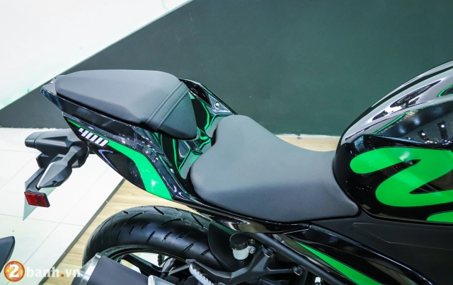 Cận cảnh ninja 400 abs 2019 tặng kèm tem độ giá không đổi