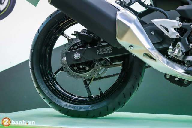 Cận cảnh ninja 400 abs 2019 tặng kèm tem độ giá không đổi