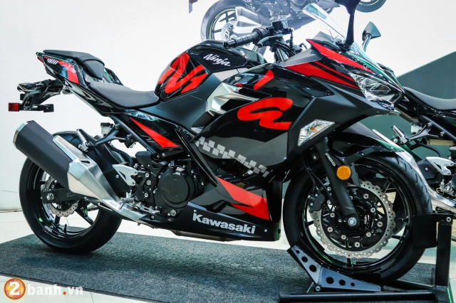 Cận cảnh ninja 400 abs 2019 tặng kèm tem độ giá không đổi