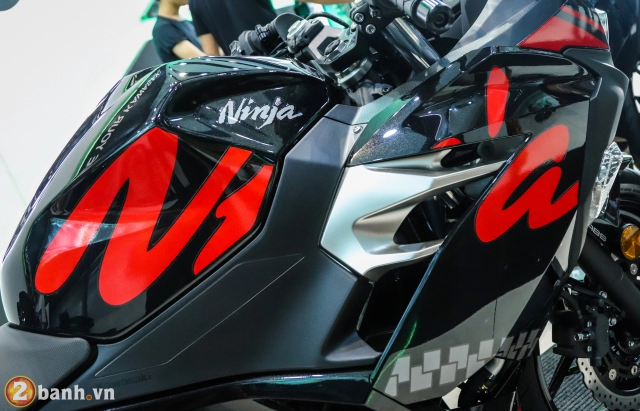 Cận cảnh ninja 400 abs 2019 tặng kèm tem độ giá không đổi