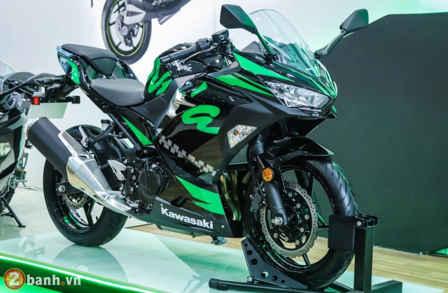 Cận cảnh ninja 400 abs 2019 tặng kèm tem độ giá không đổi