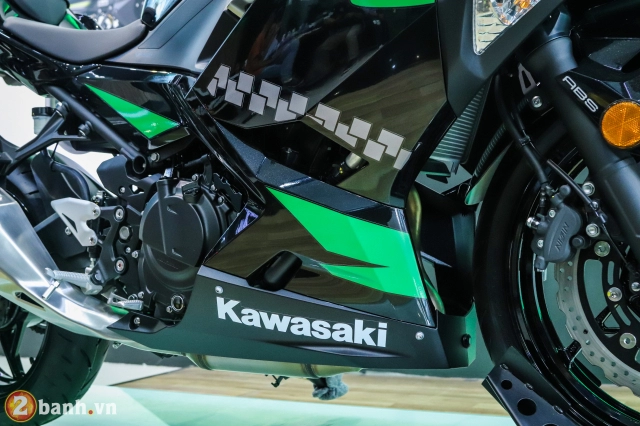 Cận cảnh ninja 400 abs 2019 tặng kèm tem độ giá không đổi