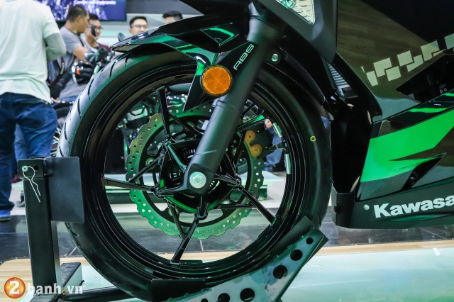 Cận cảnh ninja 400 abs 2019 tặng kèm tem độ giá không đổi