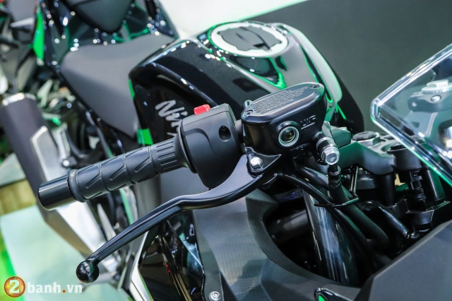 Cận cảnh ninja 400 abs 2019 tặng kèm tem độ giá không đổi