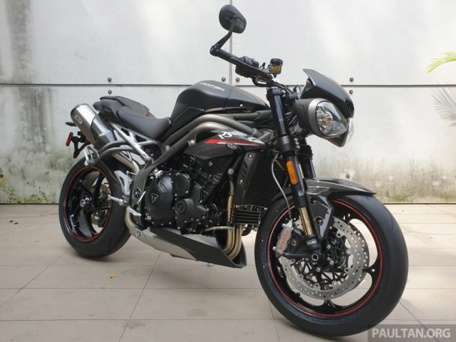 Cận cảnh triumph speed triple 1050 rs 2019 được trang bị tối tân với mức giá vô cùng hấp dẫn