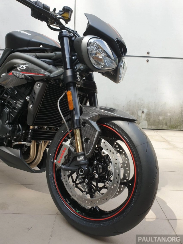 Cận cảnh triumph speed triple 1050 rs 2019 được trang bị tối tân với mức giá vô cùng hấp dẫn