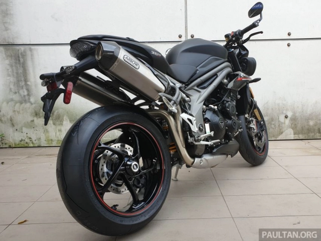 Cận cảnh triumph speed triple 1050 rs 2019 được trang bị tối tân với mức giá vô cùng hấp dẫn