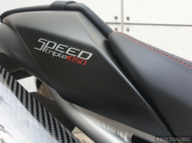 Cận cảnh triumph speed triple 1050 rs 2019 được trang bị tối tân với mức giá vô cùng hấp dẫn