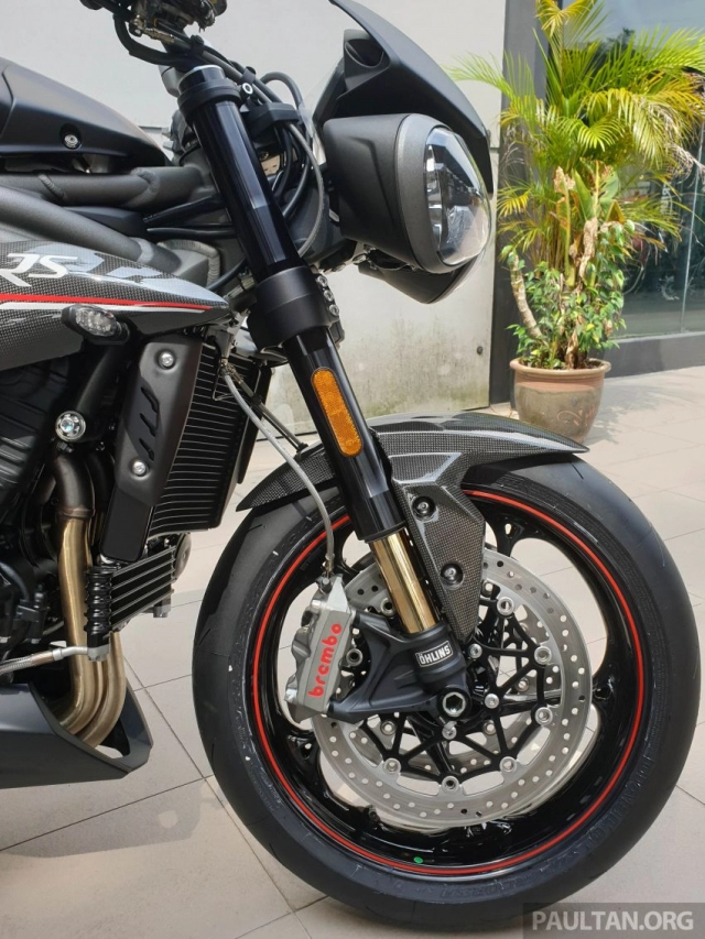 Cận cảnh triumph speed triple 1050 rs 2019 được trang bị tối tân với mức giá vô cùng hấp dẫn