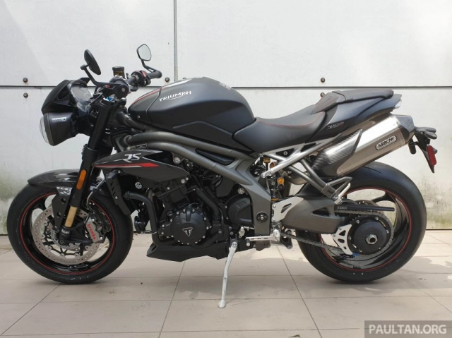 Cận cảnh triumph speed triple 1050 rs 2019 được trang bị tối tân với mức giá vô cùng hấp dẫn