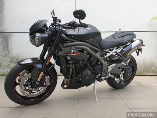 Cận cảnh triumph speed triple 1050 rs 2019 được trang bị tối tân với mức giá vô cùng hấp dẫn