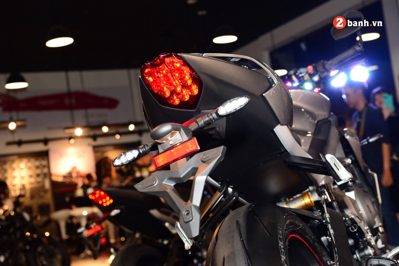 Cận cảnh triumph street triple 765rs 2020 tại việt nam với giá 435 triệu vnd