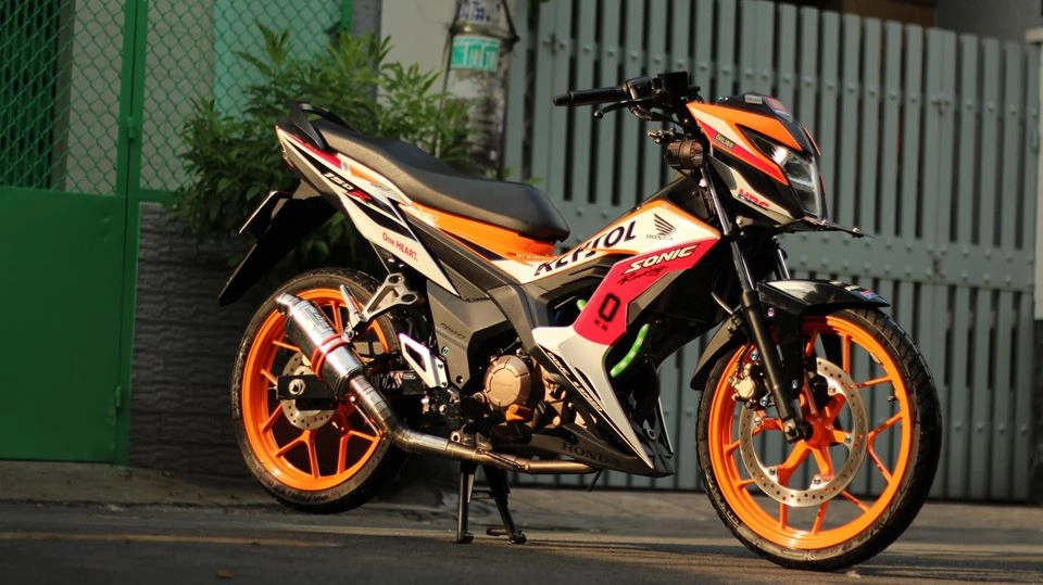 Chàng sonic 150 phiên bản repsol dọn sơ sơ với dàn đồ chơi hơn chục triệu