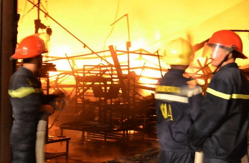 Cháy nhà kho chứa linh kiện của công ty suzuki tại đồng nai
