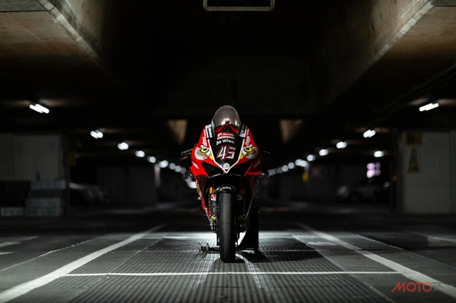 Chi tiết ducati panigale v4 r sức mạnh 240 hp của tay đua scott redding