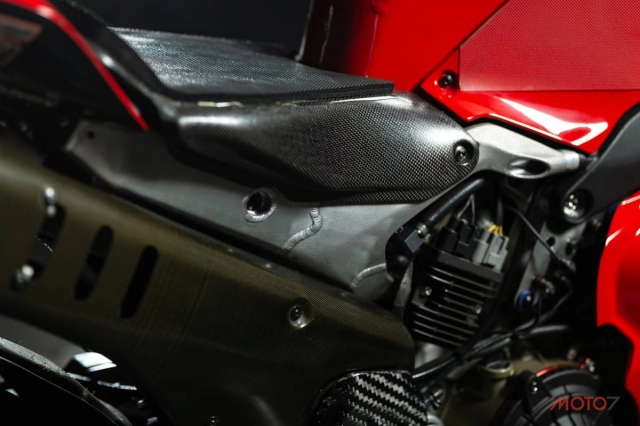 Chi tiết ducati panigale v4 r sức mạnh 240 hp của tay đua scott redding