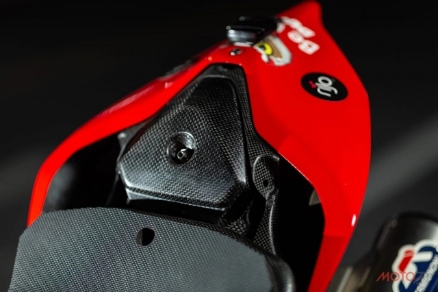 Chi tiết ducati panigale v4 r sức mạnh 240 hp của tay đua scott redding