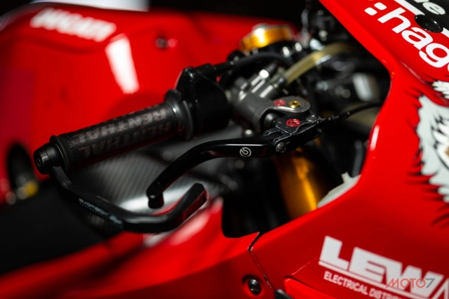 Chi tiết ducati panigale v4 r sức mạnh 240 hp của tay đua scott redding