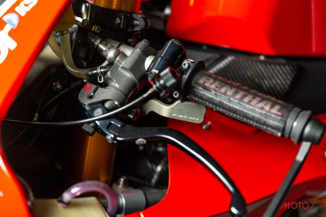 Chi tiết ducati panigale v4 r sức mạnh 240 hp của tay đua scott redding