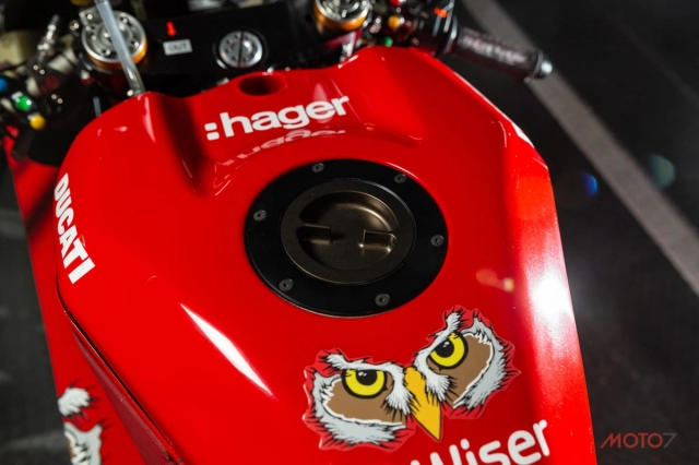 Chi tiết ducati panigale v4 r sức mạnh 240 hp của tay đua scott redding