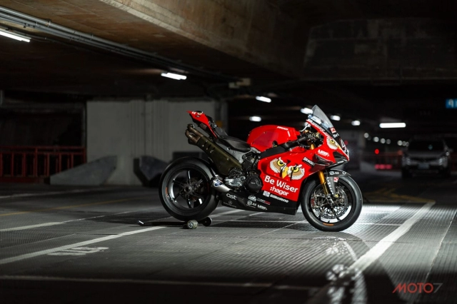 Chi tiết ducati panigale v4 r sức mạnh 240 hp của tay đua scott redding