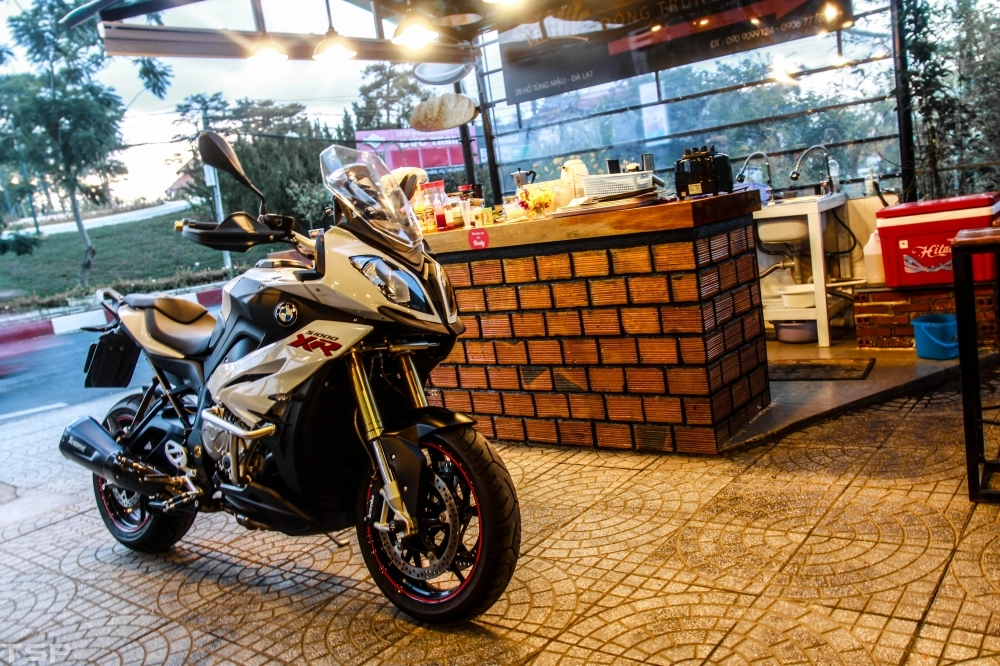 Chủ nhân chiếc bmw s1000xr với những trang bị chất lừ bên quán coffee hồng phát ở xứ sở tình y đàlạt