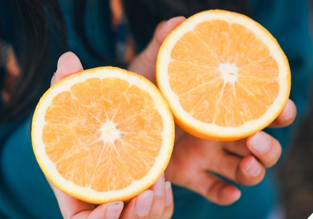 Chủ sạp hoa quả tiết lộ bí quyết chọn cam ngon nhớ kỹ 5 điều này lấy chọn quả nào cũng ngọt lịm tim