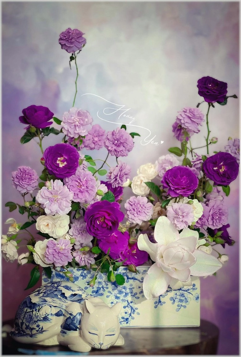 Con dâu làng gốm bát tràng gợi ý những bình hoa đẹp mê dưỡng hoa nở bung tươi rót suốt mấy ngày tết