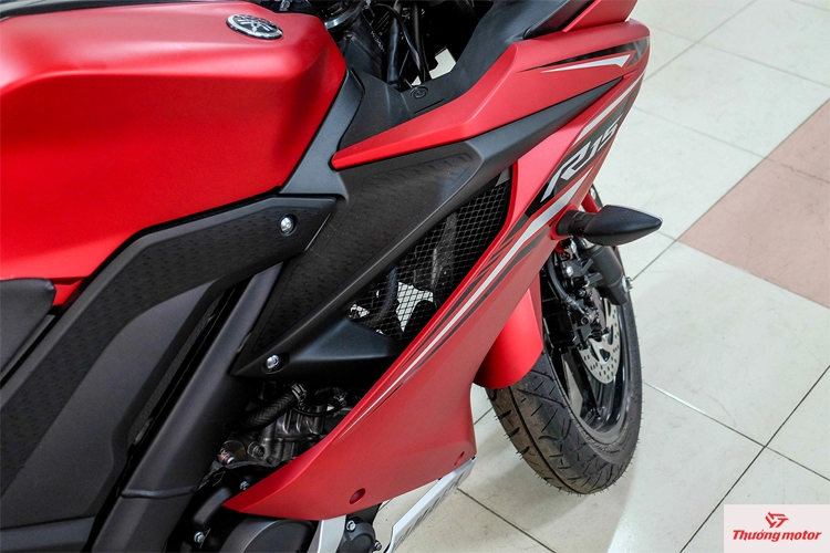 Cùng ngắm yamaha r15 v30 phiên bản 2017 có giá trên 115 triệu