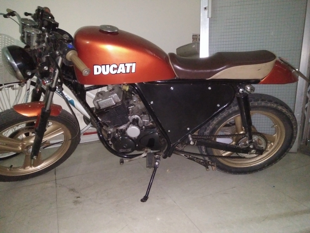 Daelim 125 lên dáng ducati