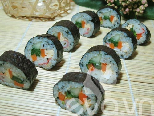 Đãi cả nhà món kimbap tự làm