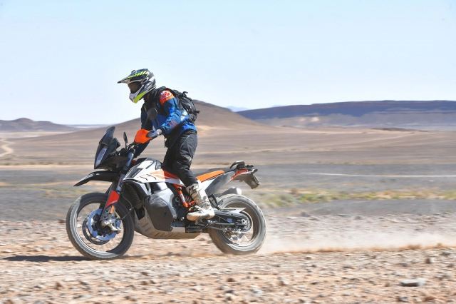 Đánh giá ktm 790 adventure r 2019 - luồng gió mới trong phân khúc adventure