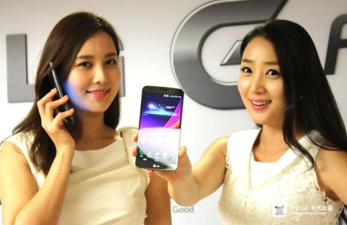 Điện thoại cong lg g flex khoe giao diện độc