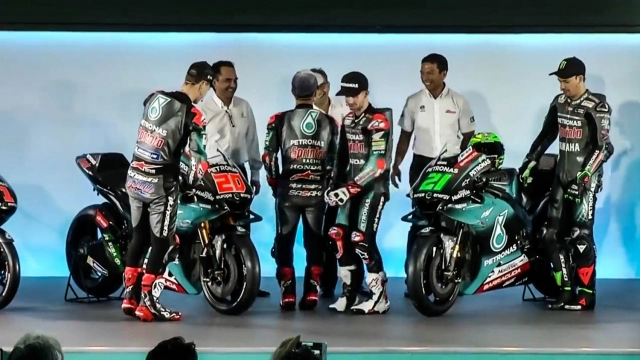 Đội đua petronas yamaha srt chính thức ra mắt motogp 2019 cùng mẫu yamaha m1 với bộ cánh ấn tượng