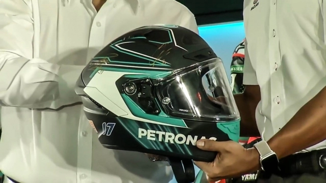 Đội đua petronas yamaha srt chính thức ra mắt motogp 2019 cùng mẫu yamaha m1 với bộ cánh ấn tượng