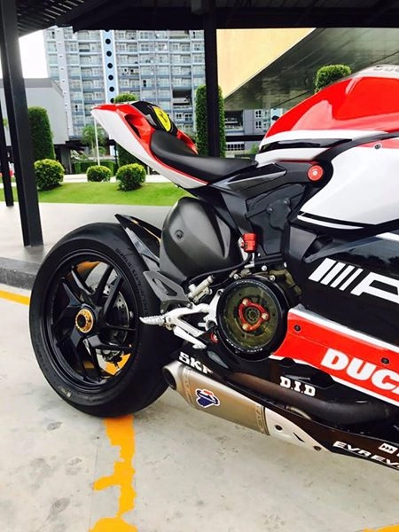 Ducati 1199 panigale nổi bật với tùy chỉnh tem đấu