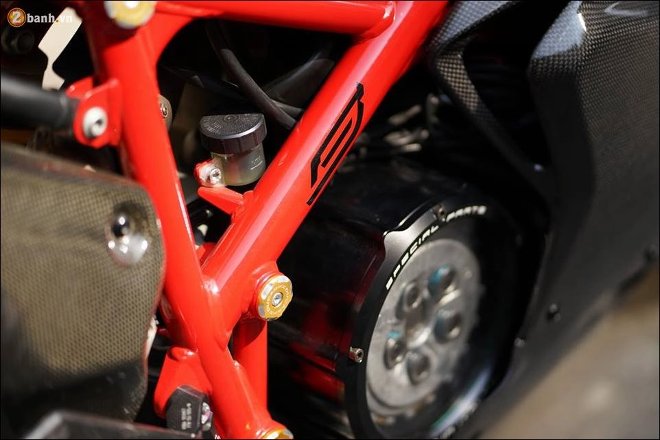 Ducati 848 evo mê mẩn người xem từ phiên bản cuối cùng series 848